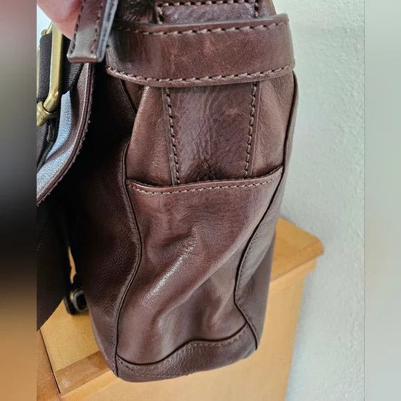 🛑SOLD🛑tg Fossil Unisex Brown Leather Messenger Bag Laptop Crossbody Work Bag. - Picture 7 of 14